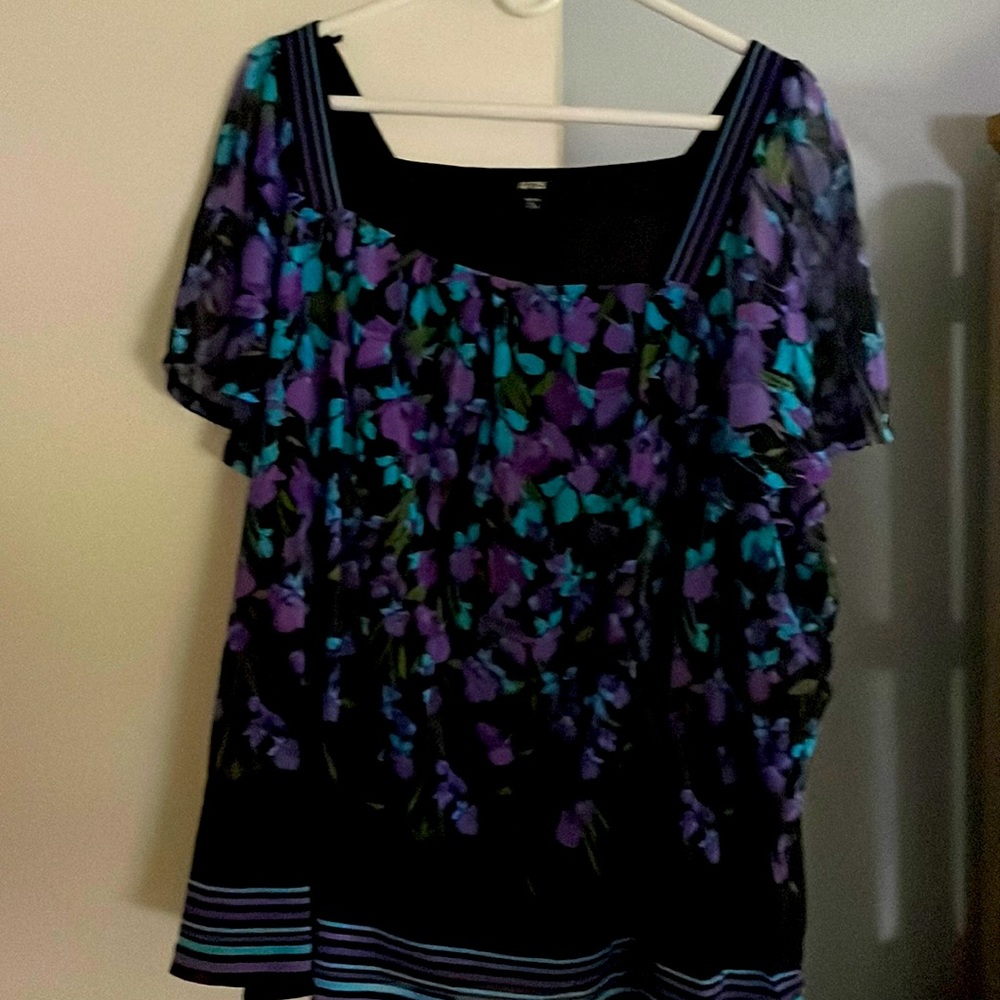 Black blouse with blue and purple flowers, ahort sleeve